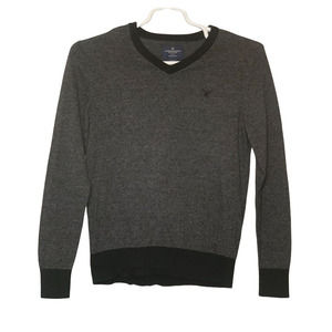 American Eagle men gray with black trim V neck long sleeves sweater size XS